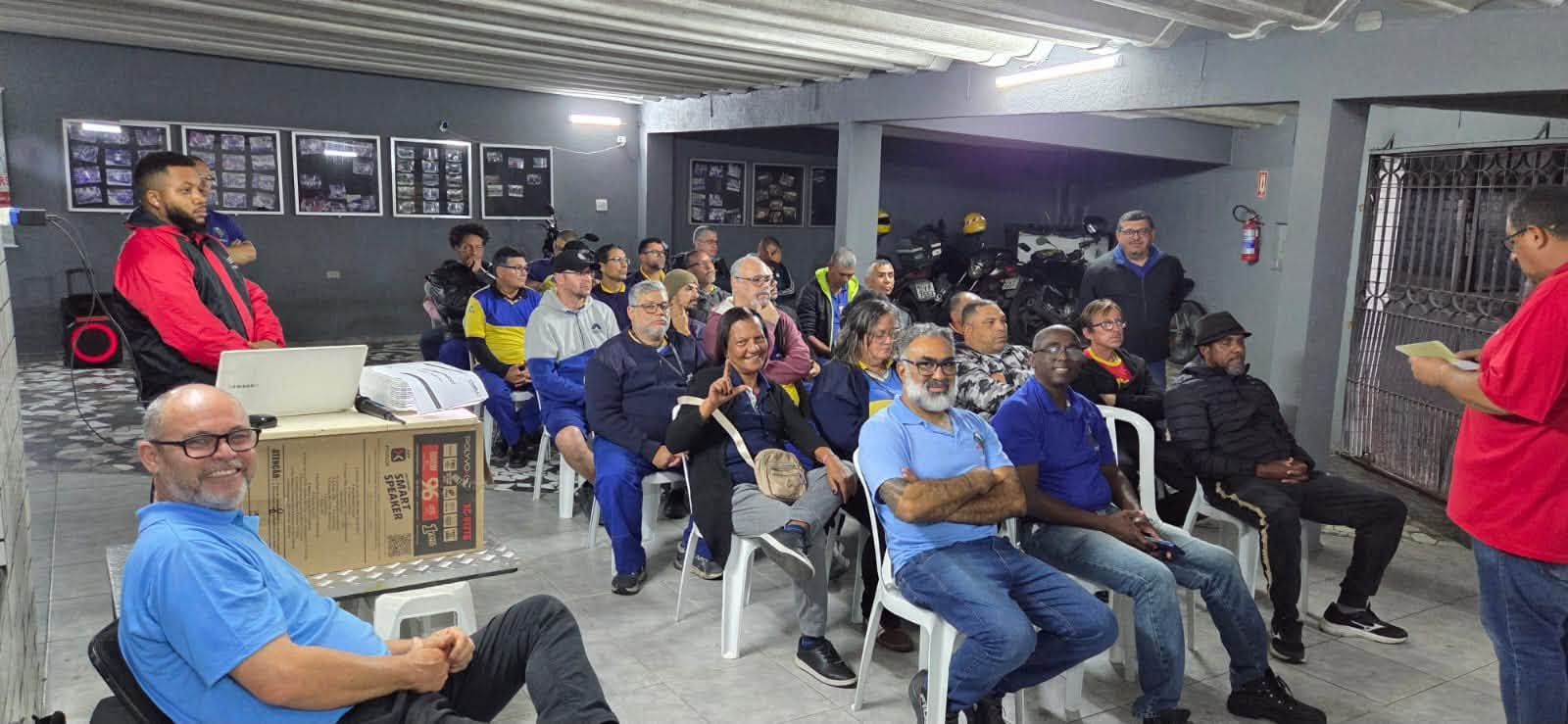 Trabalhadores reunidos na Assembleia Geral do ACT 2026 do Sintect Santos que reprovou a proposta da empresa