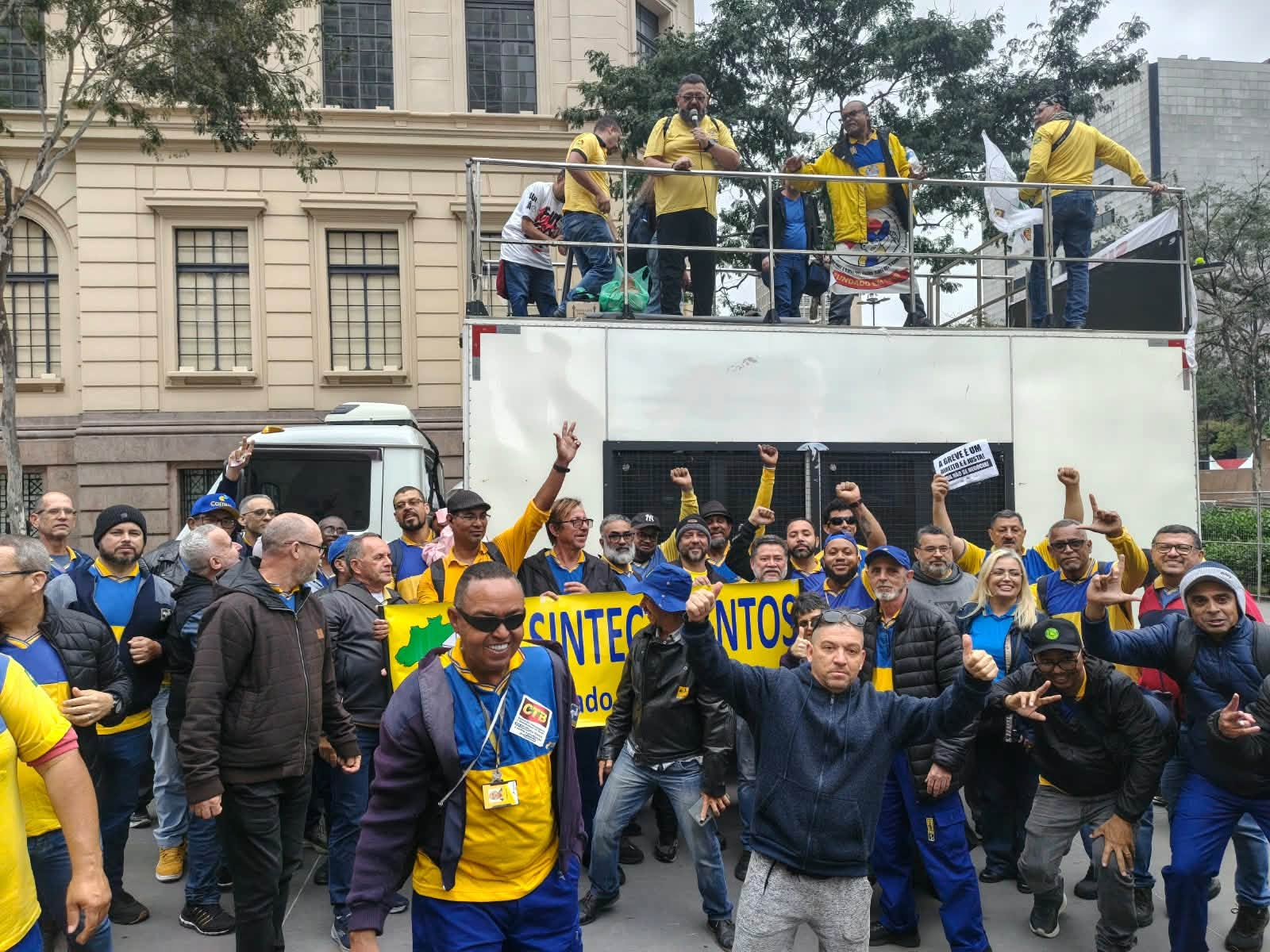 Trabalhadores dos Correios nas ruas de São Paulo pelo plano de saúde e por um acordo coletivo decente