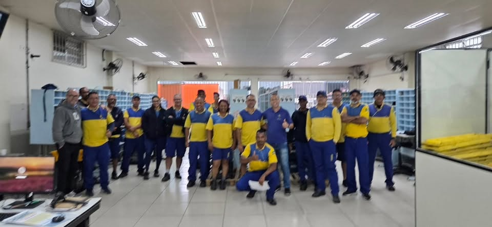 Diretoria do SINTECT-Santos reunida com os trabalhadores durante a Campanha Salarial 2026