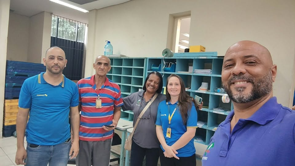 Diretoria do Sindicato conversando com os trabalhadores de uma unidade da Baixada Santista