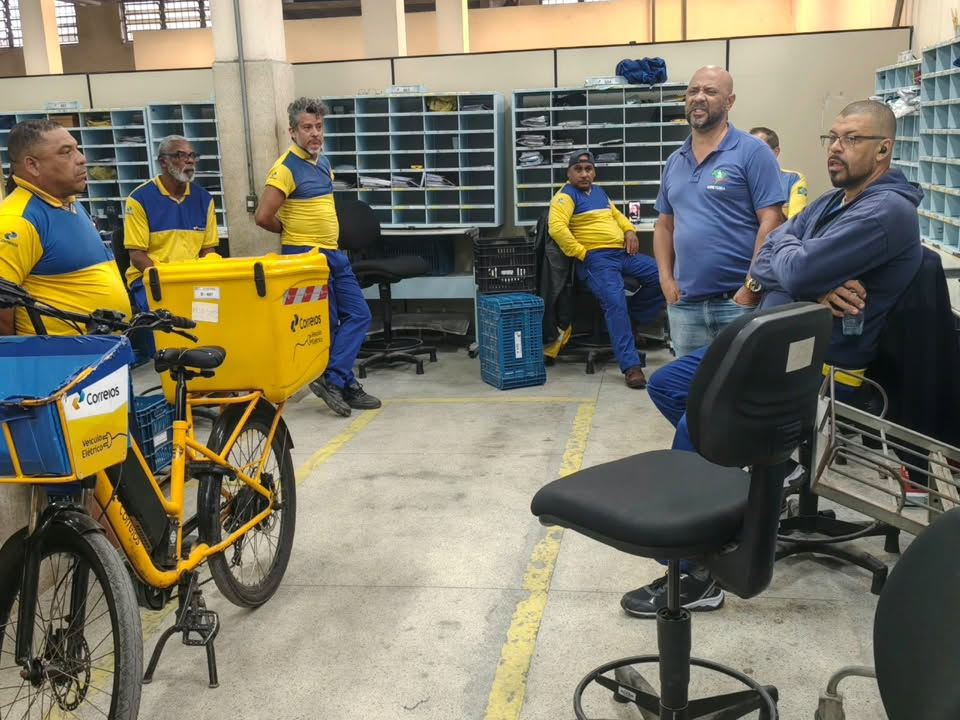 Reunião da diretoria do SINTECT-Santos com os trabalhadores da unidade