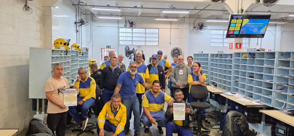 Trabalhadores reunidos para ouvir as informações da Campanha Salarial 2026