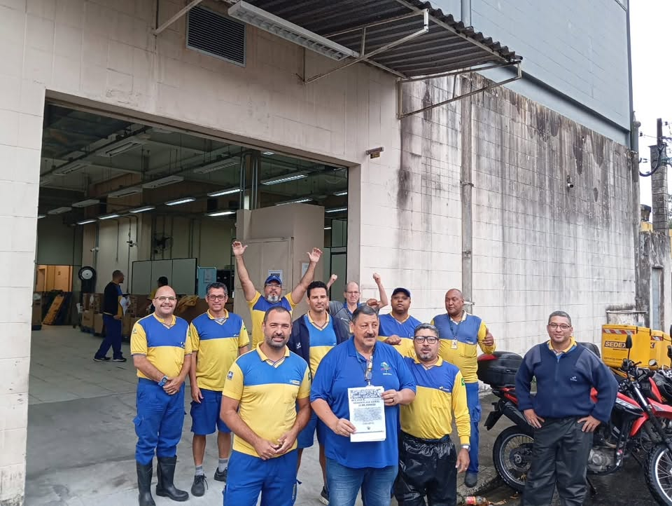 Registro da visita da diretoria do SINTECT-Santos à unidade