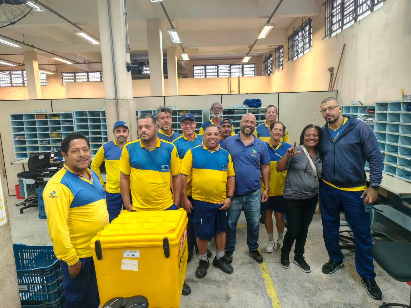 Diretoria do Sindicato em conversa com os trabalhadores da unidade