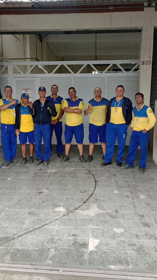 Diretoria do Sindicato conversando com os trabalhadores de uma unidade da Baixada Santista