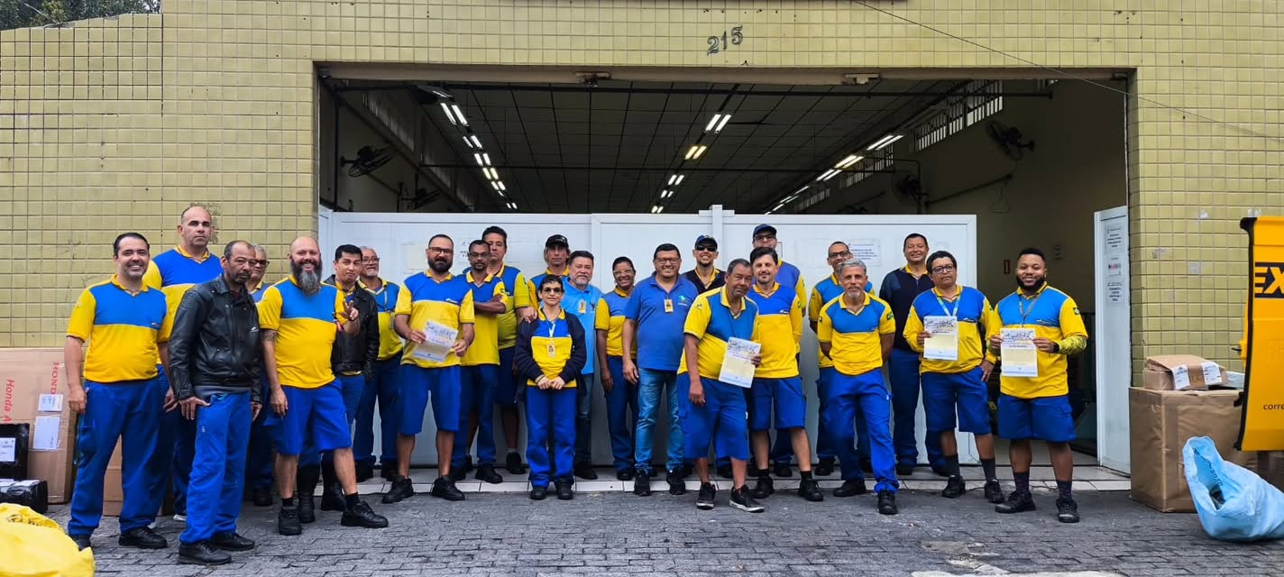 Registro da visita da diretoria do SINTECT-Santos à unidade