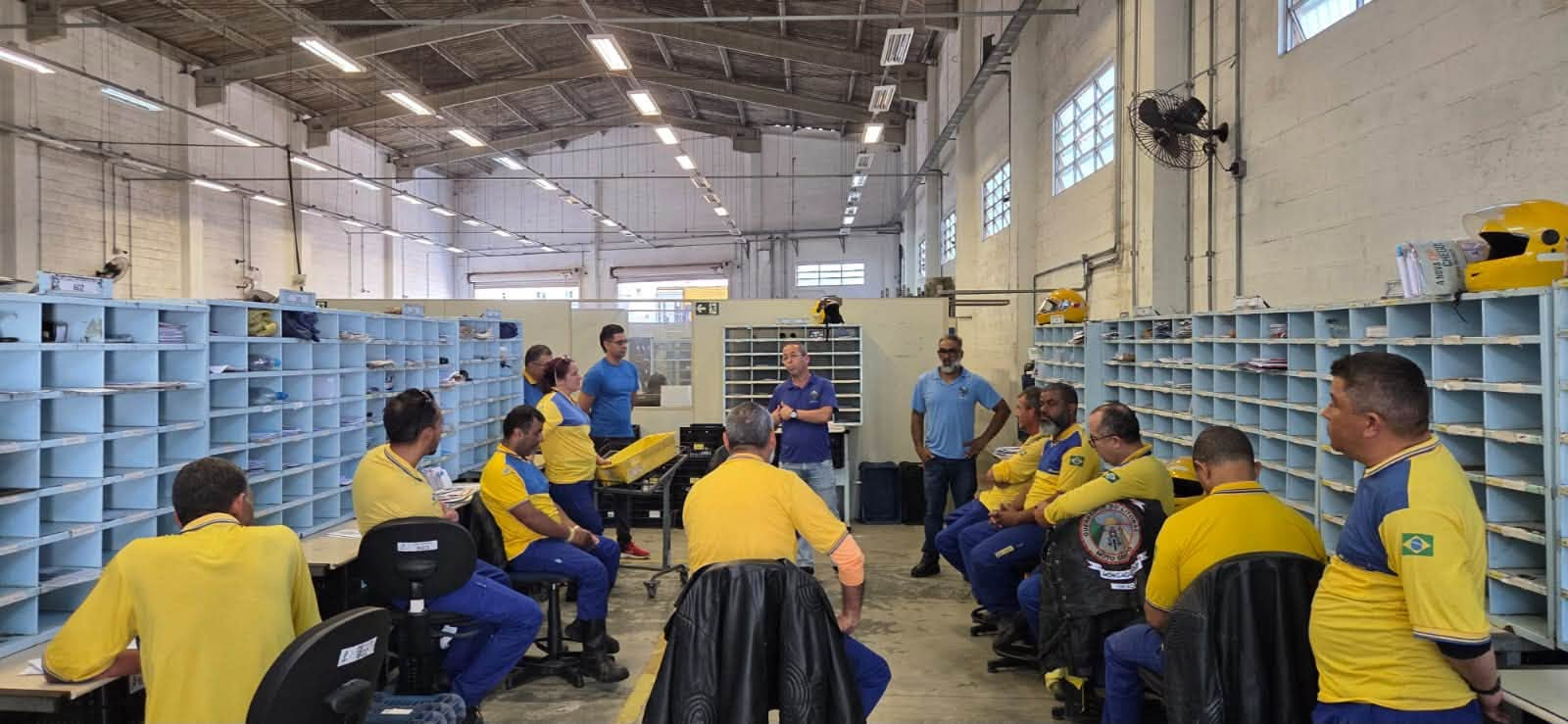 Diretoria do SINTECT-Santos reunida com os trabalhadores do CDD Vicente de Carvalho na Campanha Salarial 2026