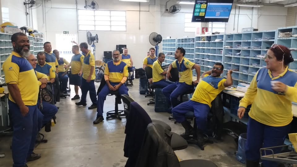 Trabalhadores reunidos para ouvir as informações da Campanha Salarial 2026