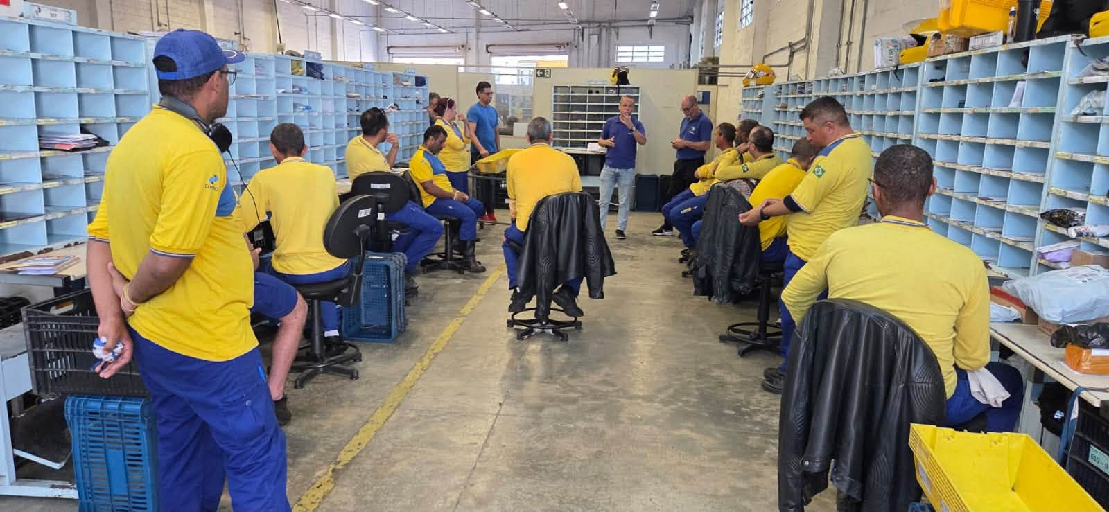 Registro da visita da diretoria do SINTECT-Santos à unidade do Guarujá