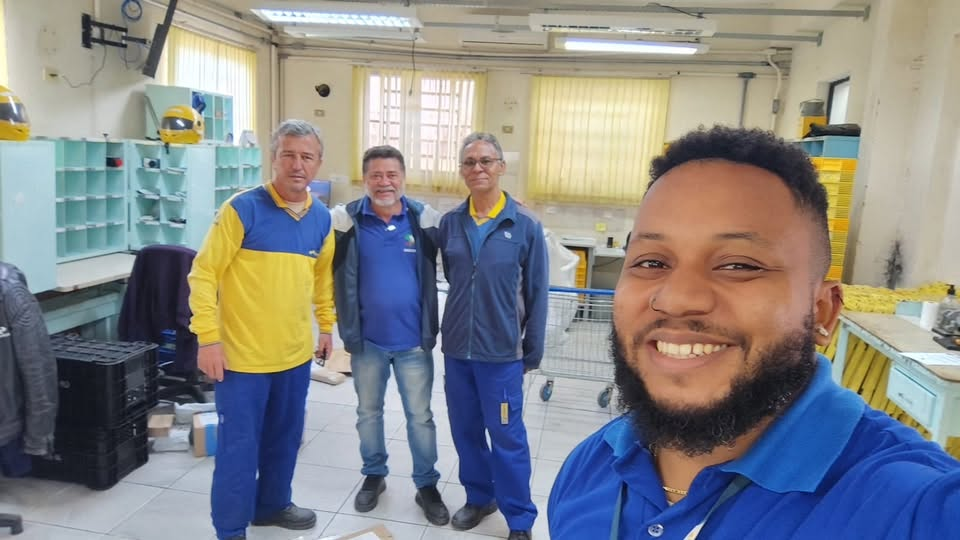 Trabalhadores de agência dos Correios do Vale do Ribeira acompanhando as informações do ACT 2026/2027