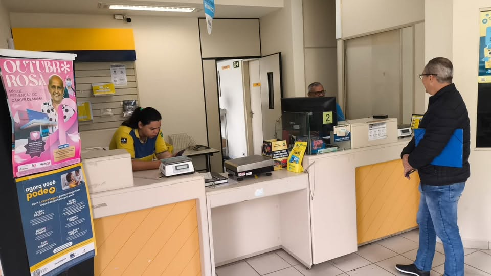 Trabalhadores de uma unidade do Vale do Ribeira durante a visita da diretoria