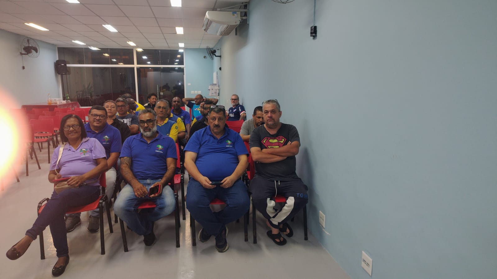 Visão frontal dos trabalhadores da base Sintect-Santos