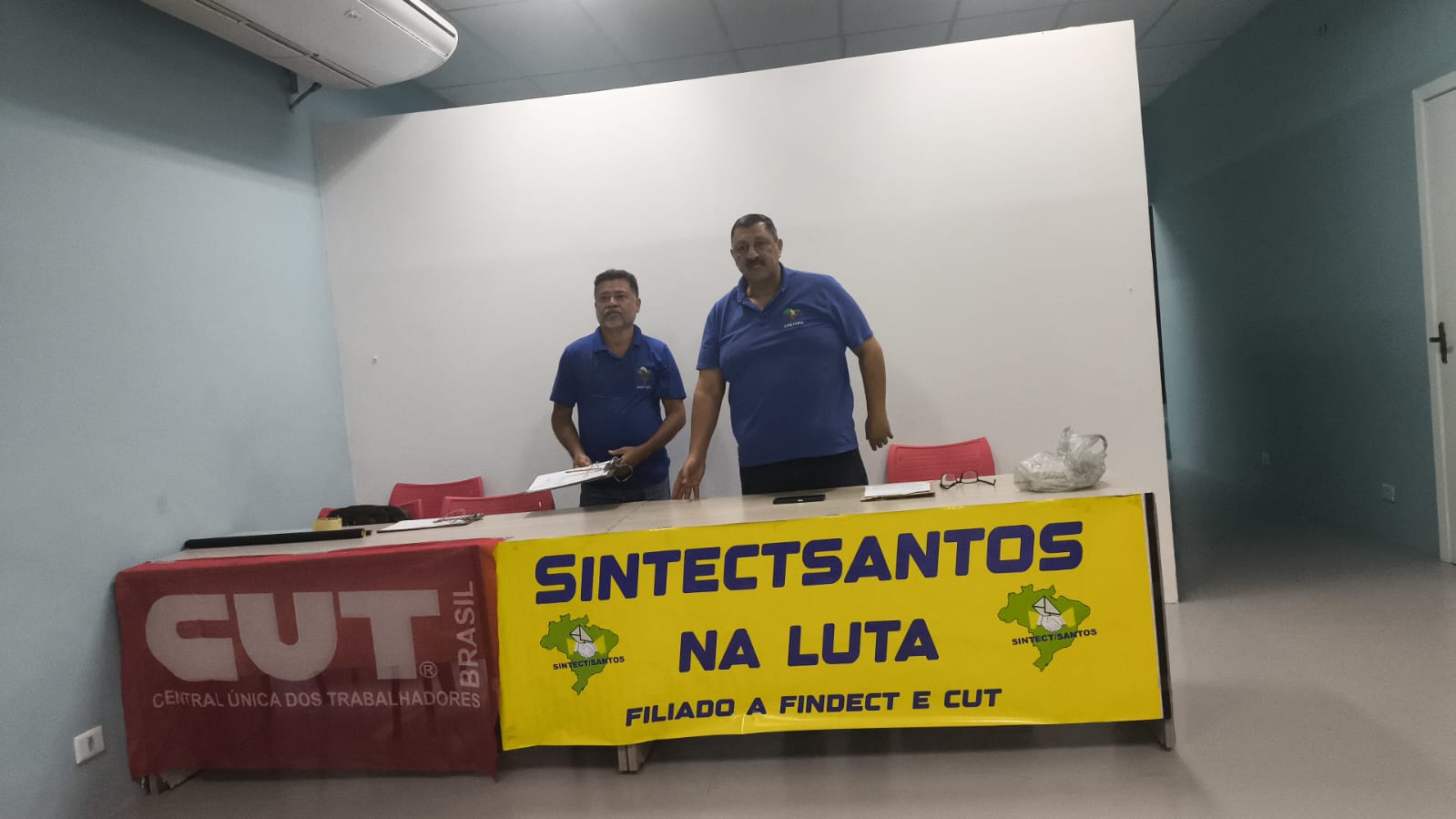 Foto espontânea da plateia da assembleia/reunião